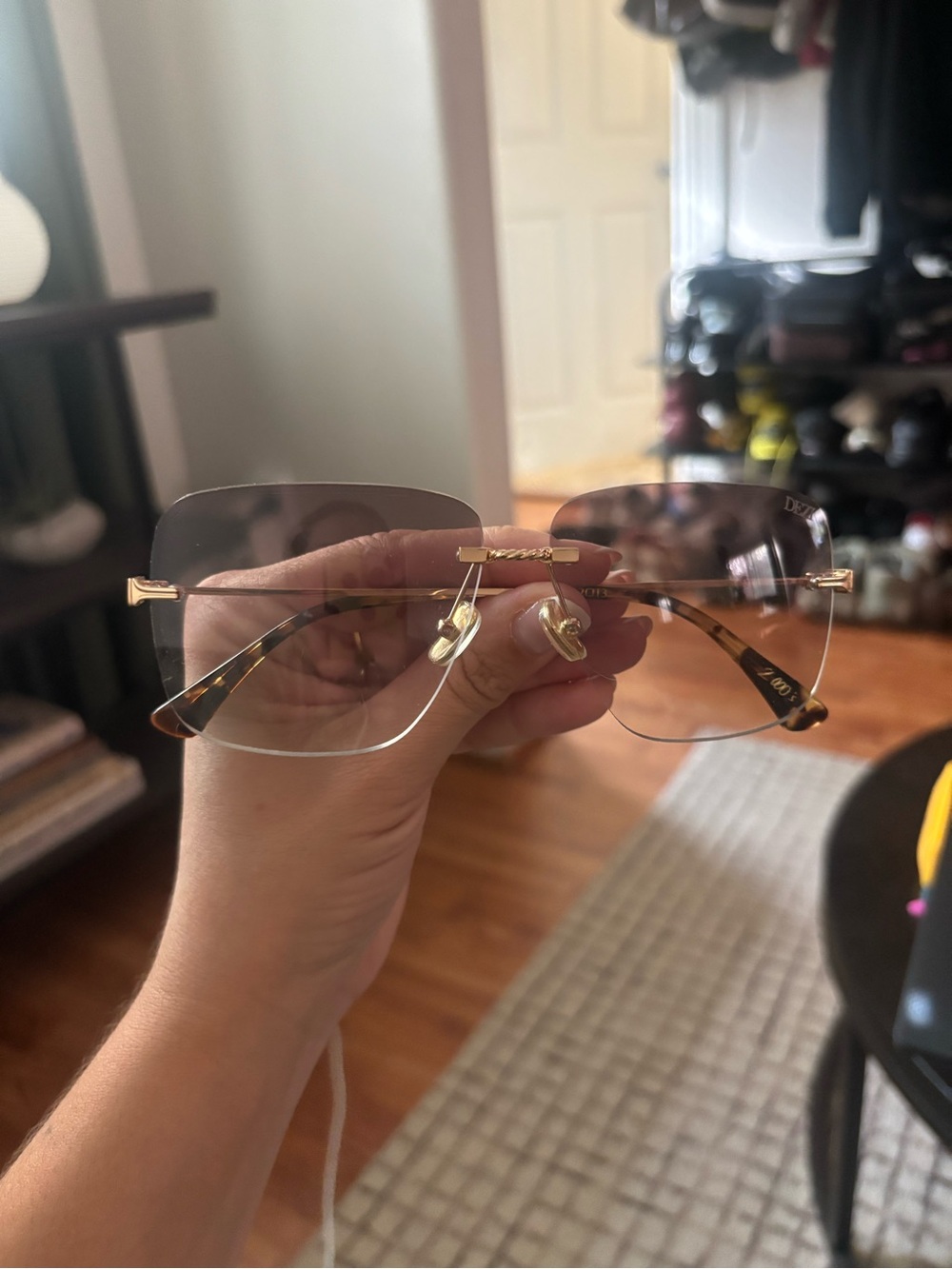 Dezi 2000s sunnies